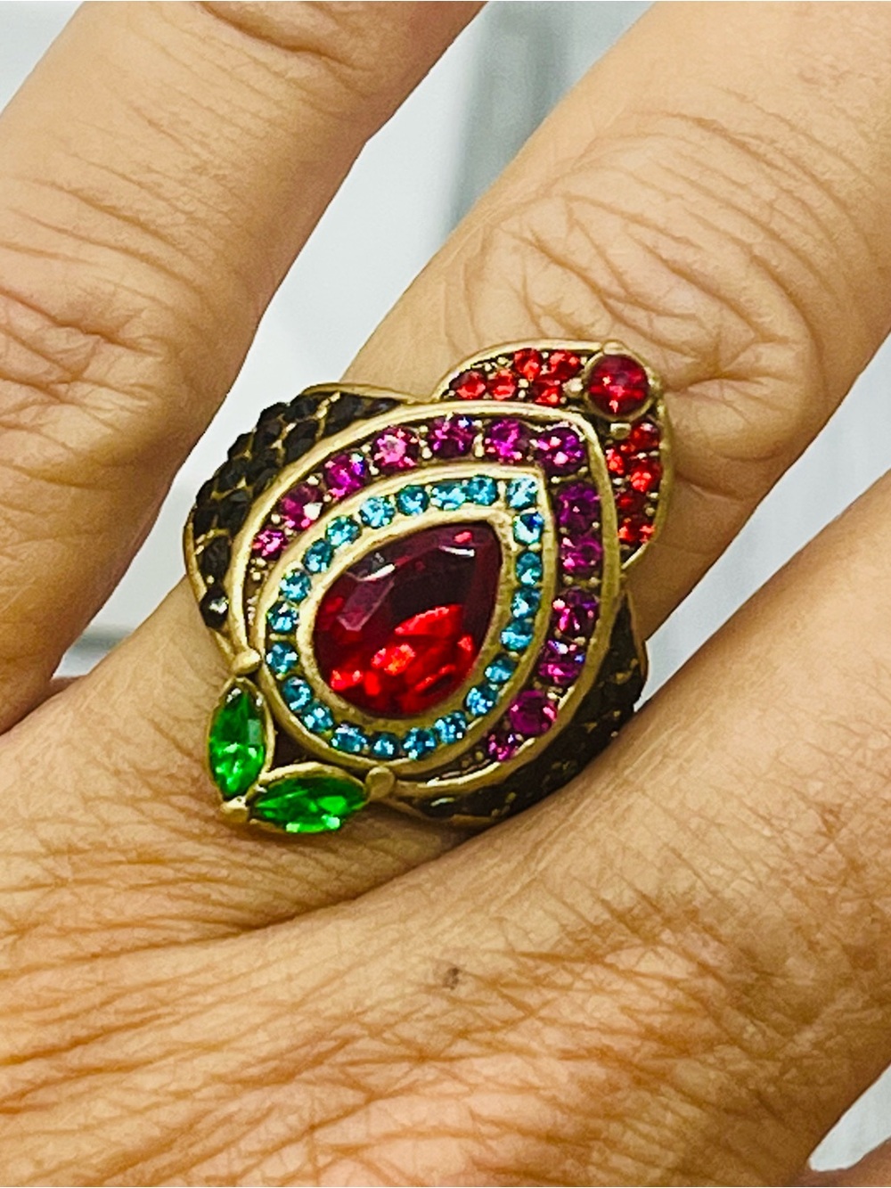 371. 1920s Revival Art Deco Antique Gold Tone Crystal Ring - Sz 8 Adjustable - Picture 4 of 9